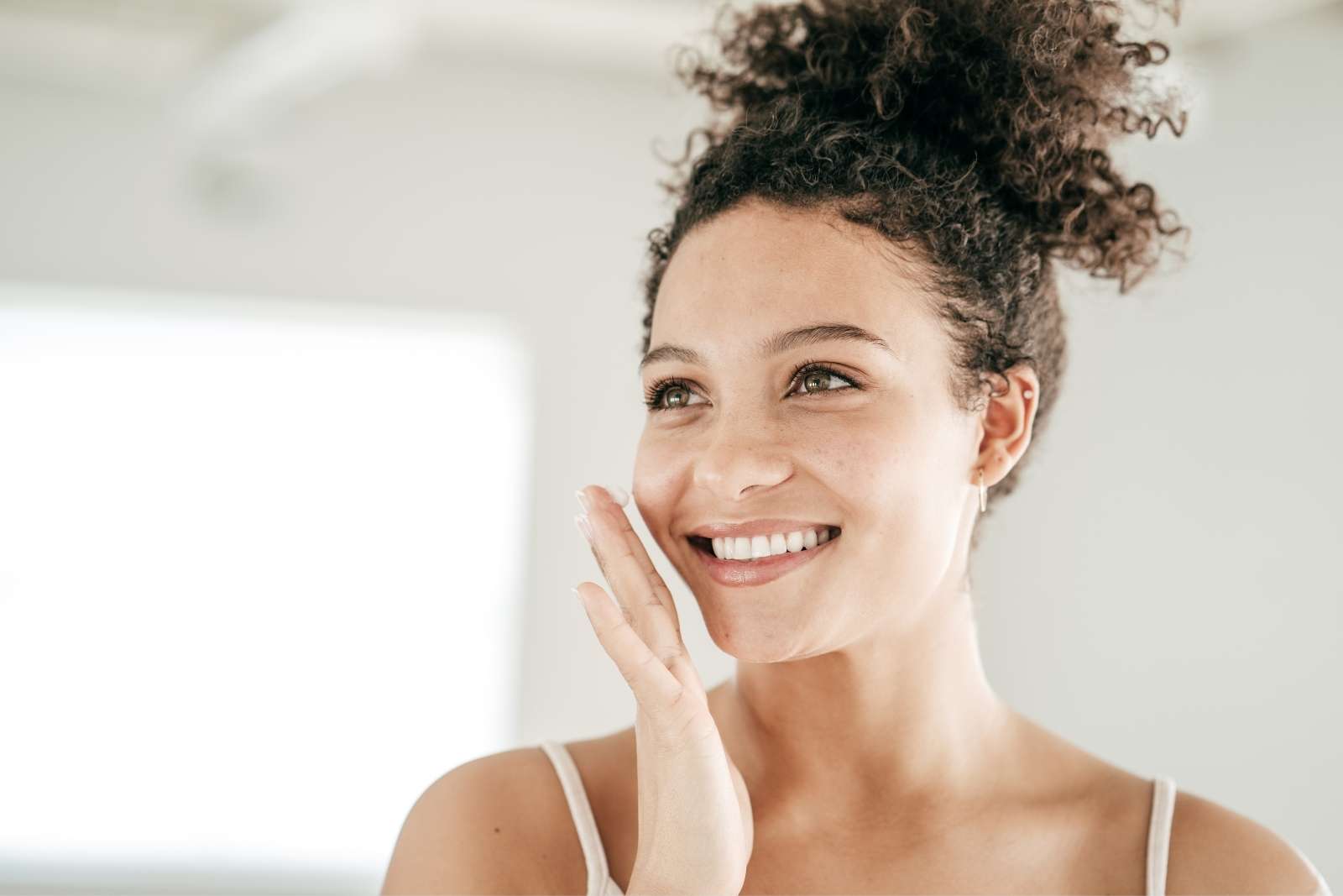 woman doing her skin care