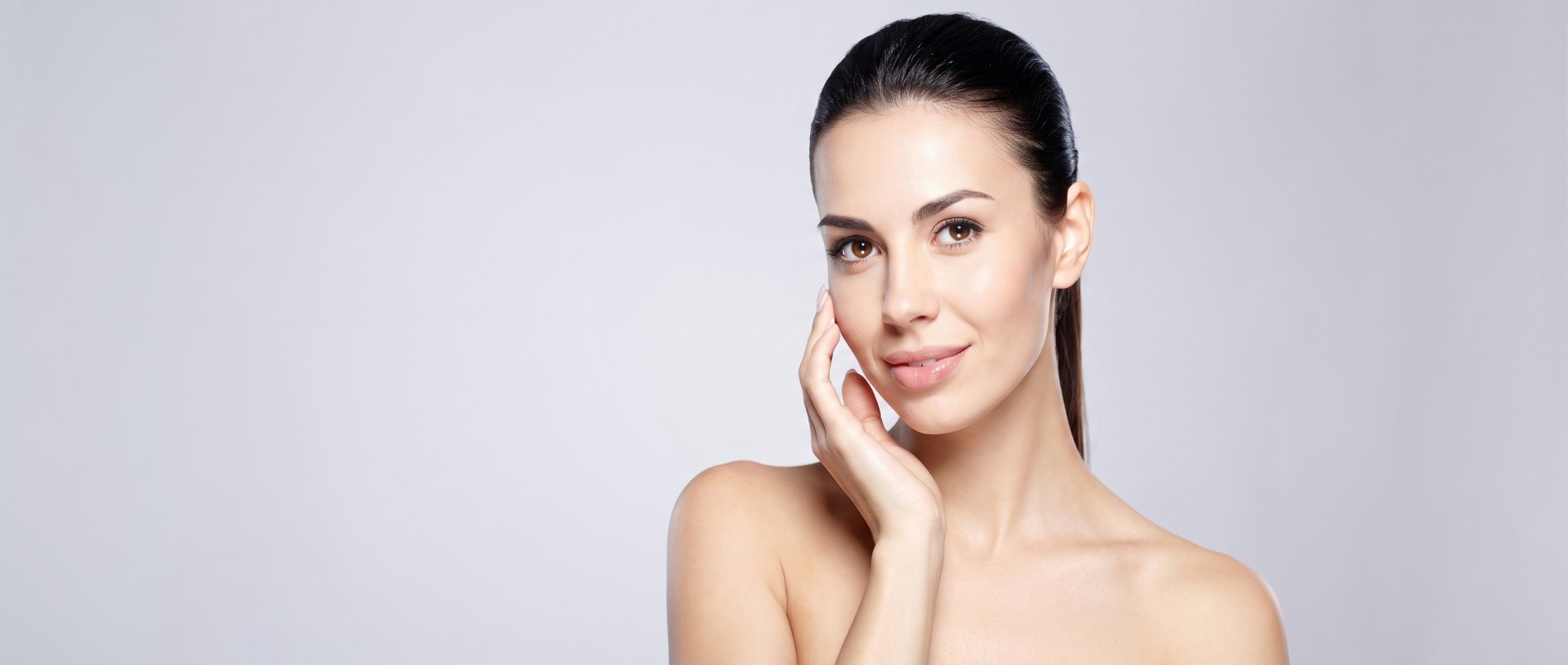 Before and after comparison showcasing the results of laser therapy with Skin ReFirme for skin tightening.
